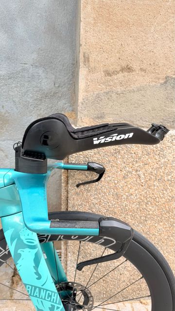 Used Bianchi Aquila Shimano Dura Ace Di2 2025 Road & Gravel, Green — image 5 of 9
