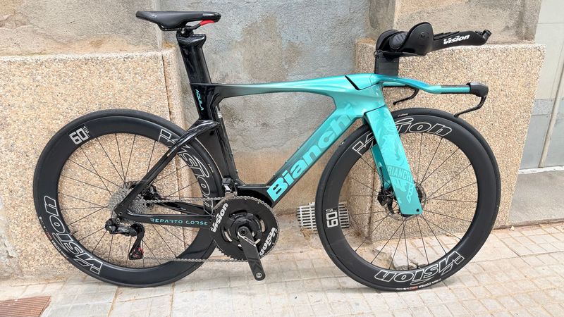 Used Bianchi Aquila Shimano Dura Ace Di2 2025 Road & Gravel, Green — image 1 of 9
