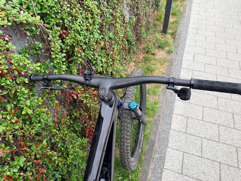 Used Trek Fuel EX 9.8 GX AXS T-Type Gen 6 2024 2024 Mountainbike, Black, 27.5, 29 — image 8 of 14
