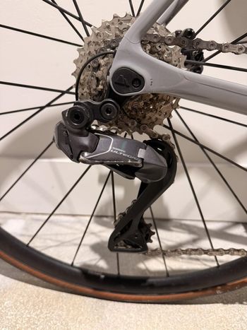 Used Canyon Ultimate CF SL 8 Disc Di2 2022 2022 Road & Gravel, Light Gray — image 6 of 9