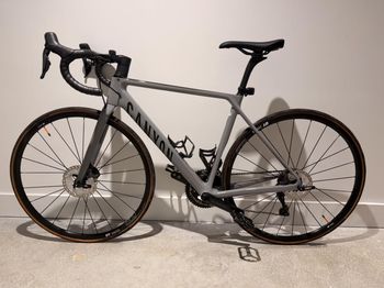 Used Canyon Ultimate CF SL 8 Disc Di2 2022 2022 Road & Gravel, Light Gray — image 3 of 12