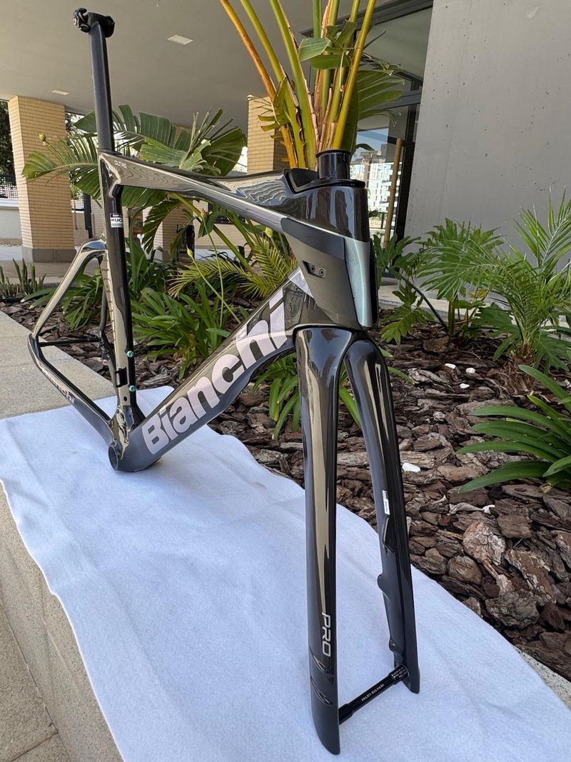 Brugt Bianchi Oltre PRO FORCE ETAP AXS E1 PWM 2026 Frameset 2026 Road & Gravel — billede 2 af 9