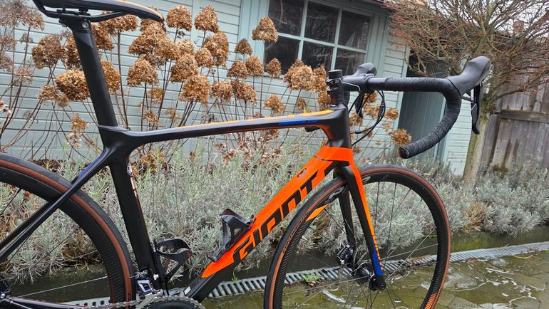 Used Giant TCR Advanced 1 Disc-KOM 2018 2018 Road & Gravel — image 3 of 16
