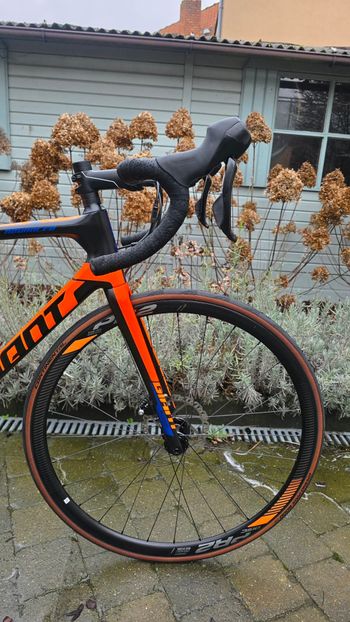 Used Giant TCR Advanced 1 Disc-KOM 2018 2018 Road & Gravel — image 5 of 16