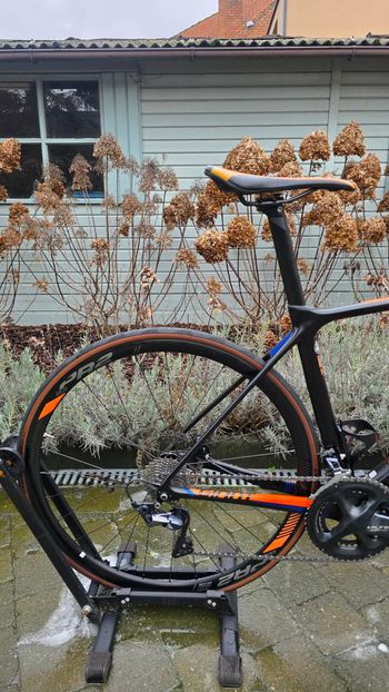 Used Giant TCR Advanced 1 Disc-KOM 2018 2018 Road & Gravel — image 6 of 16