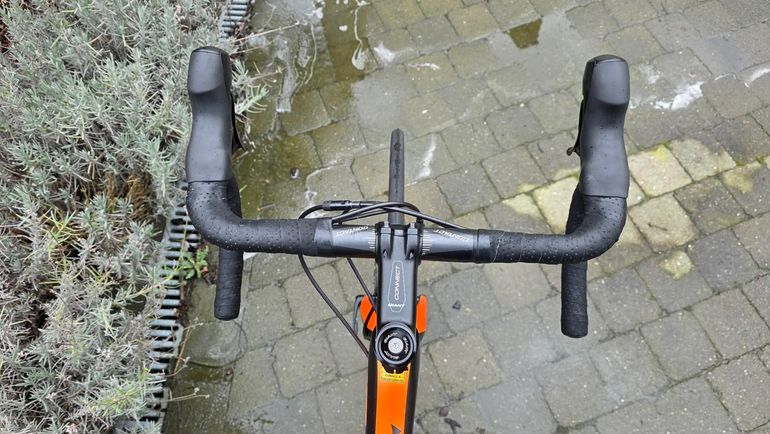 Used Giant TCR Advanced 1 Disc-KOM 2018 2018 Road & Gravel — image 10 of 16