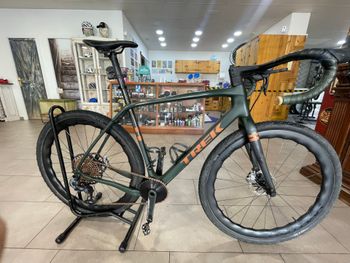 Trek, Checkpoint SRAM Red eTap AXS