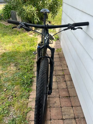 Used Specialized Epic Shimano Deore XT 2022 Mountainbike, Light Gray — image 2 of 5