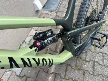 Canyon Spectral 125 CF 7 2022 2022 Mountainbike usato, Verde — immagine 2 di 3