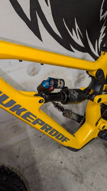 Used Nukeproof Mega 290 Carbon Elite 2022 2022 Mountainbike, Orange, 29 — image 11 of 18