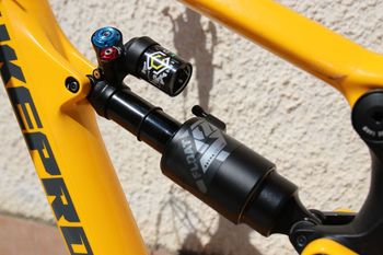 Used Nukeproof Mega 290 Carbon Elite 2022 2022 Mountainbike, Orange, 29 — image 5 of 18