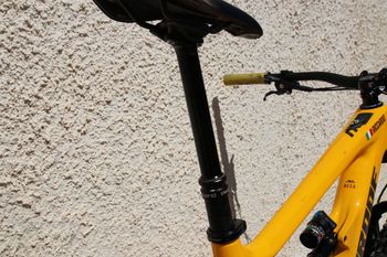 Used Nukeproof Mega 290 Carbon Elite 2022 2022 Mountainbike, Orange, 29 — image 11 of 18