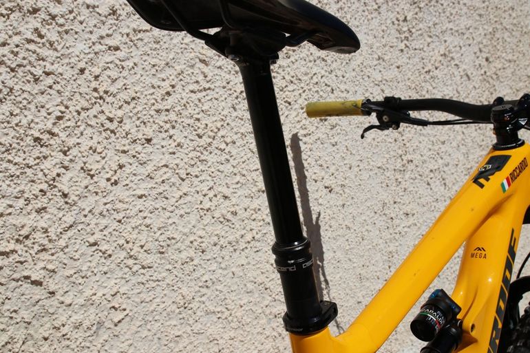 Used Nukeproof Mega 290 Carbon Elite 2022 2022 Mountainbike, Orange, 29 — image 11 of 18