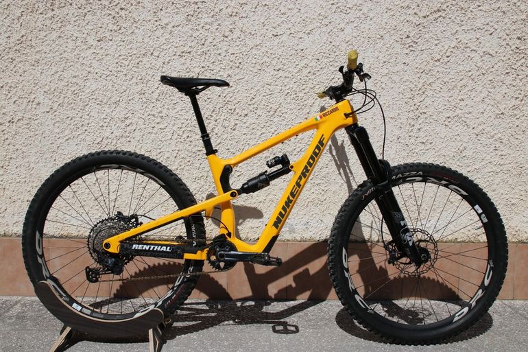 Used Nukeproof Mega 290 Carbon Elite 2022 2022 Mountainbike, Orange, 29 — image 1 of 18