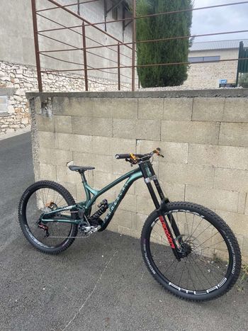 Used Commencal Commencal Custom SRAM GX DH 2023 Mountainbike, Grün — image 1 of 3