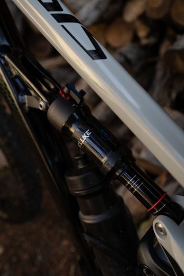 Polygon SISKIU T7 2024 2024 Mountainbike usato, Grigio chiaro — immagine 9 di 12