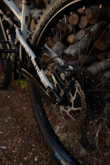 Polygon SISKIU T7 2024 2024 Mountainbike usato, Grigio chiaro — immagine 10 di 12