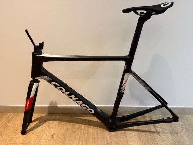 Colnago V4Rs Sram Red eTap AXS 2025 Frameset 2025 Road & Gravel d'occasion