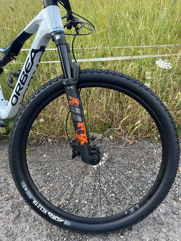 Gebrauchtes Orbea OIZ M30 2024 2024 Mountainbike, Weiß, 29 — Bild 8 von 12