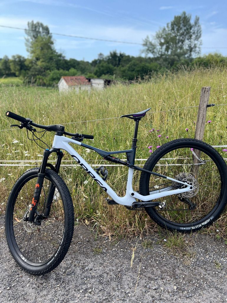 Used Orbea OIZ M30 2024 2024 Mountainbike, White, 29 — image 2 of 12