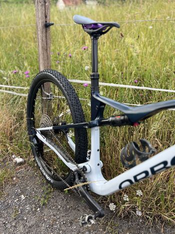 Used Orbea OIZ M30 2024 2024 Mountainbike, White, 29 — image 7 of 12