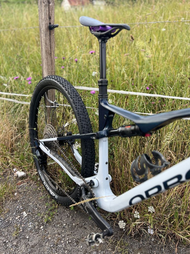 Used Orbea OIZ M30 2024 2024 Mountainbike, White, 29 — image 7 of 12