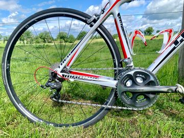 Used Trek Madone 4.9 2010 2010 Road & Gravel, White — image 2 of 5