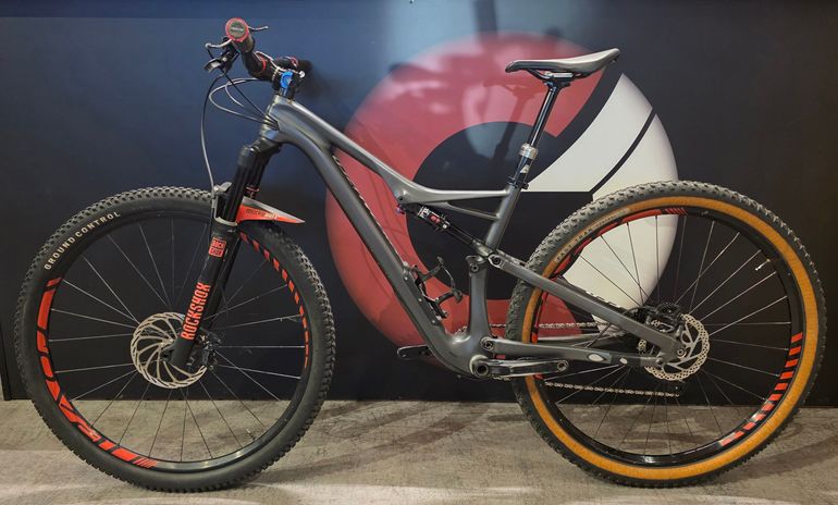 Used Specialized Specialized Camber Comp Carbon 2018 Mountainbike, Light Gray — image 11 of 19