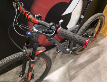 Used Specialized Specialized Camber Comp Carbon 2018 Mountainbike, Light Gray — image 13 of 19