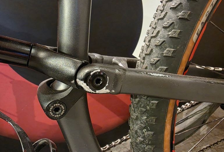 Used Specialized Specialized Camber Comp Carbon 2018 Mountainbike, Light Gray — image 15 of 19