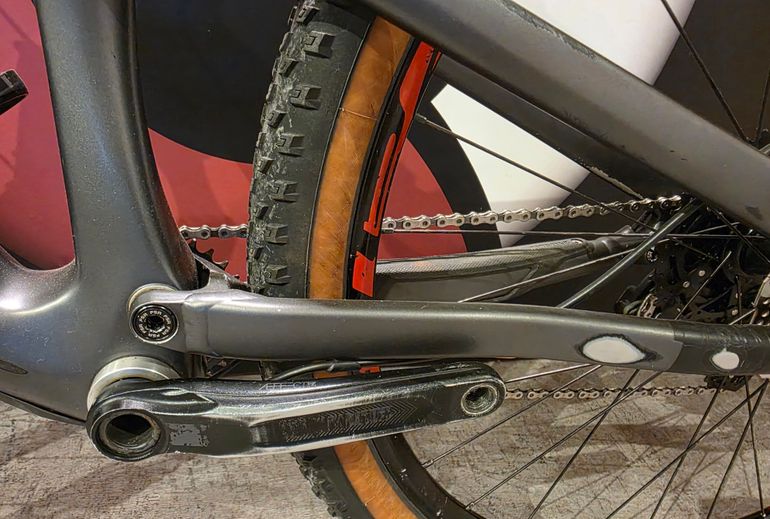 Used Specialized Specialized Camber Comp Carbon 2018 Mountainbike, Light Gray — image 16 of 19