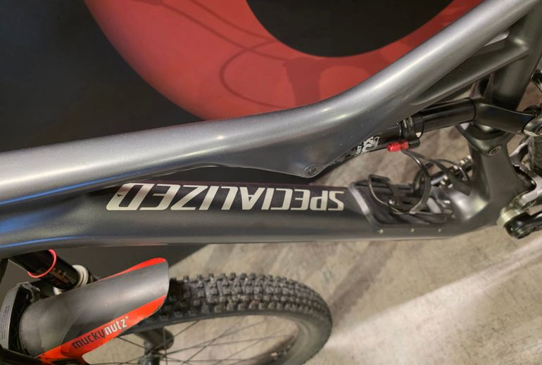 Used Specialized Specialized Camber Comp Carbon 2018 Mountainbike, Light Gray — image 19 of 19