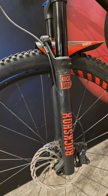 Used Specialized Specialized Camber Comp Carbon 2018 Mountainbike, Light Gray — image 12 of 19
