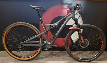 Used Specialized Specialized Camber Comp Carbon 2018 Mountainbike, Light Gray — image 1 of 19