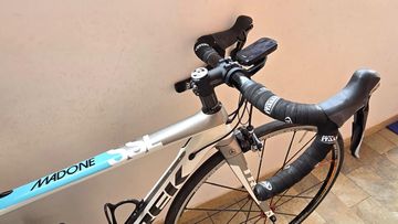 Used Trek Madone 6.9 SSL H2 (Compact) 2012 2012 Road & Gravel, White — image 4 of 5