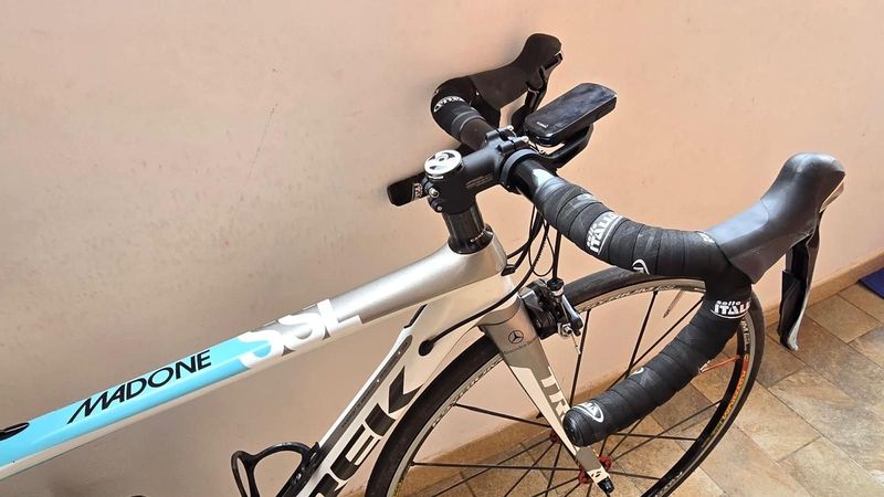 Used Trek Madone 6.9 SSL H2 (Compact) 2012 2012 Road & Gravel, White — image 4 of 5