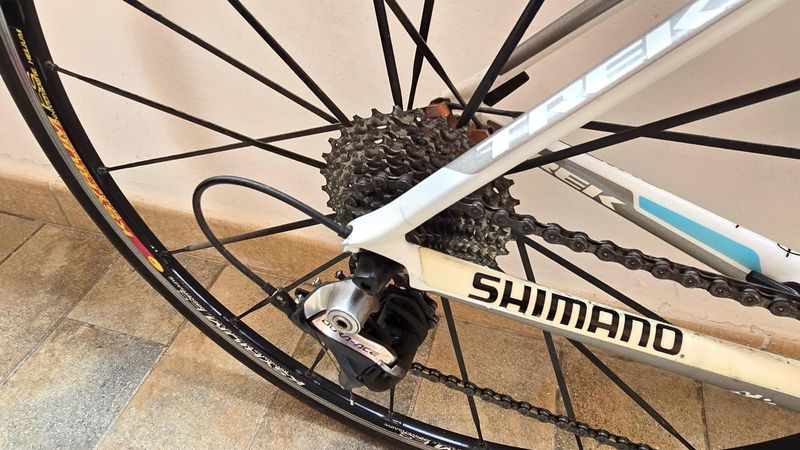 Used Trek Madone 6.9 SSL H2 (Compact) 2012 2012 Road & Gravel, White — image 2 of 5
