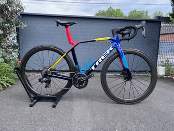 Trek Madone SRAM Force eTap AXS 2025 Road & Gravel usato, Blu — immagine 3 di 3
