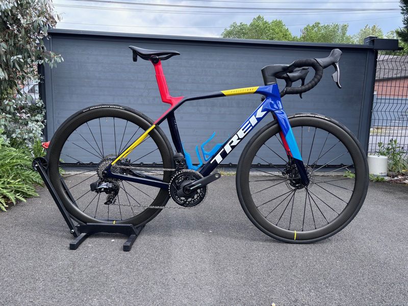 Trek Madone SRAM Force eTap AXS 2025 Road & Gravel usato, Blu — immagine 3 di 3
