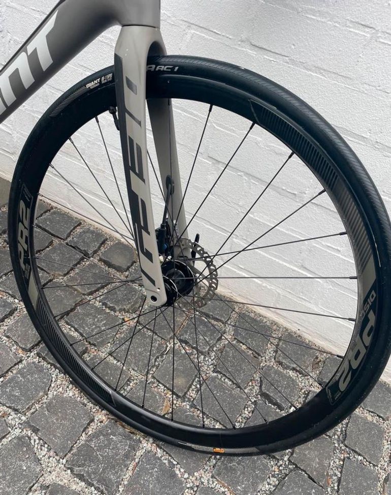 Used Giant Giant Defy Advanced 2019 Road & Gravel, Light Gray — image 3 of 4