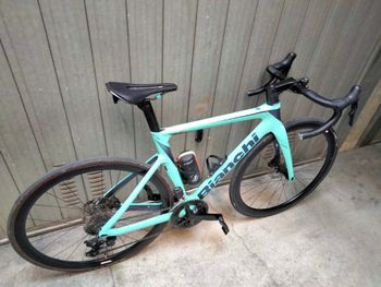 Used Bianchi Oltre Race 105 Di2 2025 Frameset 2025 Road & Gravel — image 3 of 8