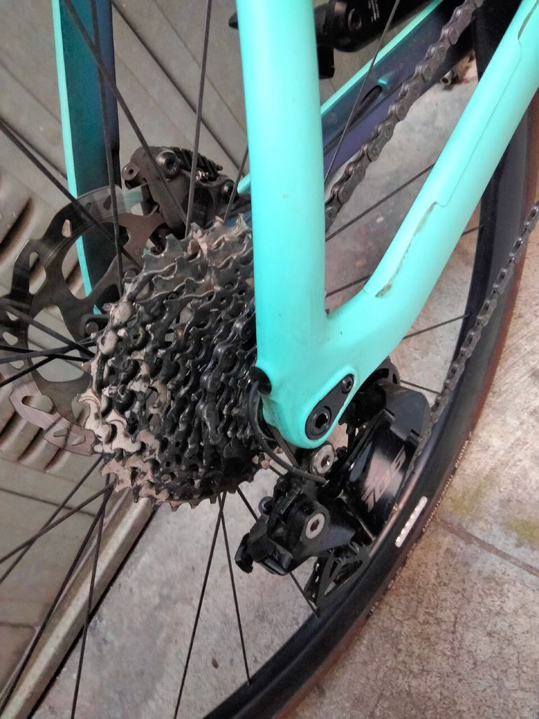 Used Bianchi Oltre Race 105 Di2 2025 Frameset 2025 Road & Gravel — image 2 of 8