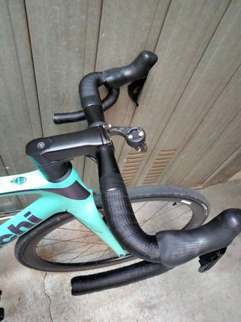 Used Bianchi Oltre Race 105 Di2 2025 Frameset 2025 Road & Gravel — image 5 of 8