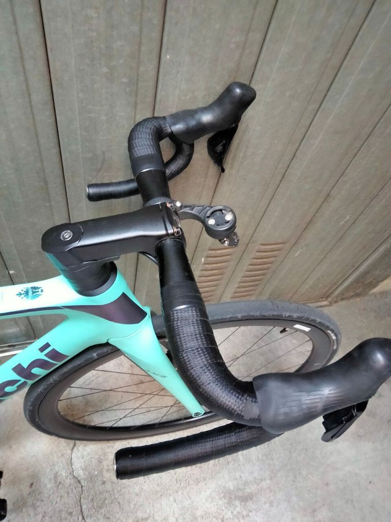 Used Bianchi Oltre Race 105 Di2 2025 Frameset 2025 Road & Gravel — image 5 of 8
