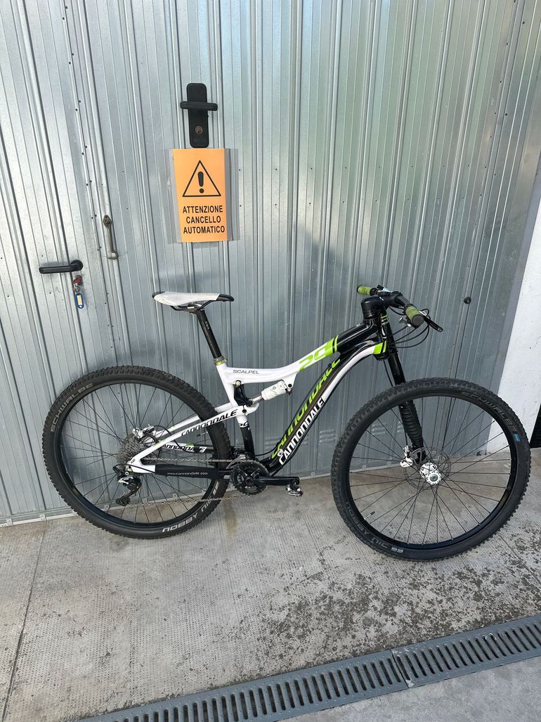 Used Cannondale Scalpel-Si Carbon 4 2017 2017 Mountainbike — image 1 of 13