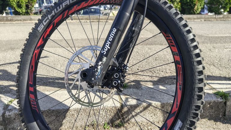 Used Mondraker Summum Pro 2016 2016 Mountainbike, Rosso — image 9 of 10