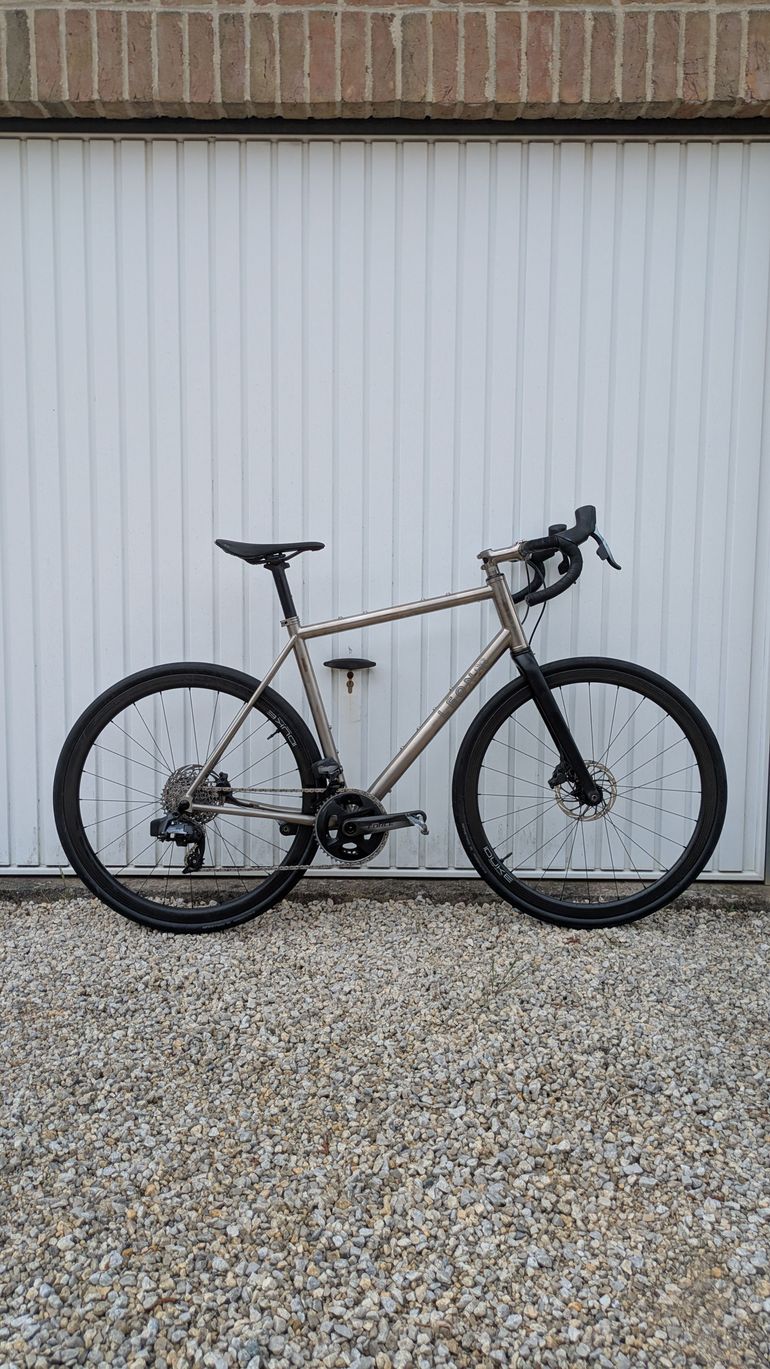Used Leon Torrentibus Léon Genus 2024 Road & Gravel, Light Gray — image 1 of 7
