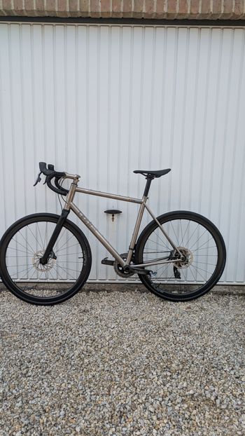 Used Leon Torrentibus Léon Genus 2024 Road & Gravel, Light Gray — image 2 of 7