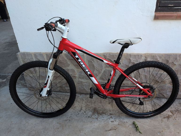 Used Trek 4700 2014 2014 Mountainbike, Red, 26 — image 1 of 5