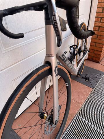 Scott Addict SRAM Force 2022 Road & Gravel de segunda mano, Gris claro — imagen 4 de 9